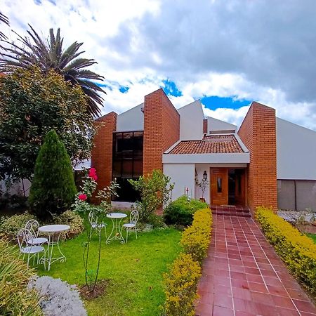 Hostel Mochiliers Bed And Breakfast Cuenca Exterior photo