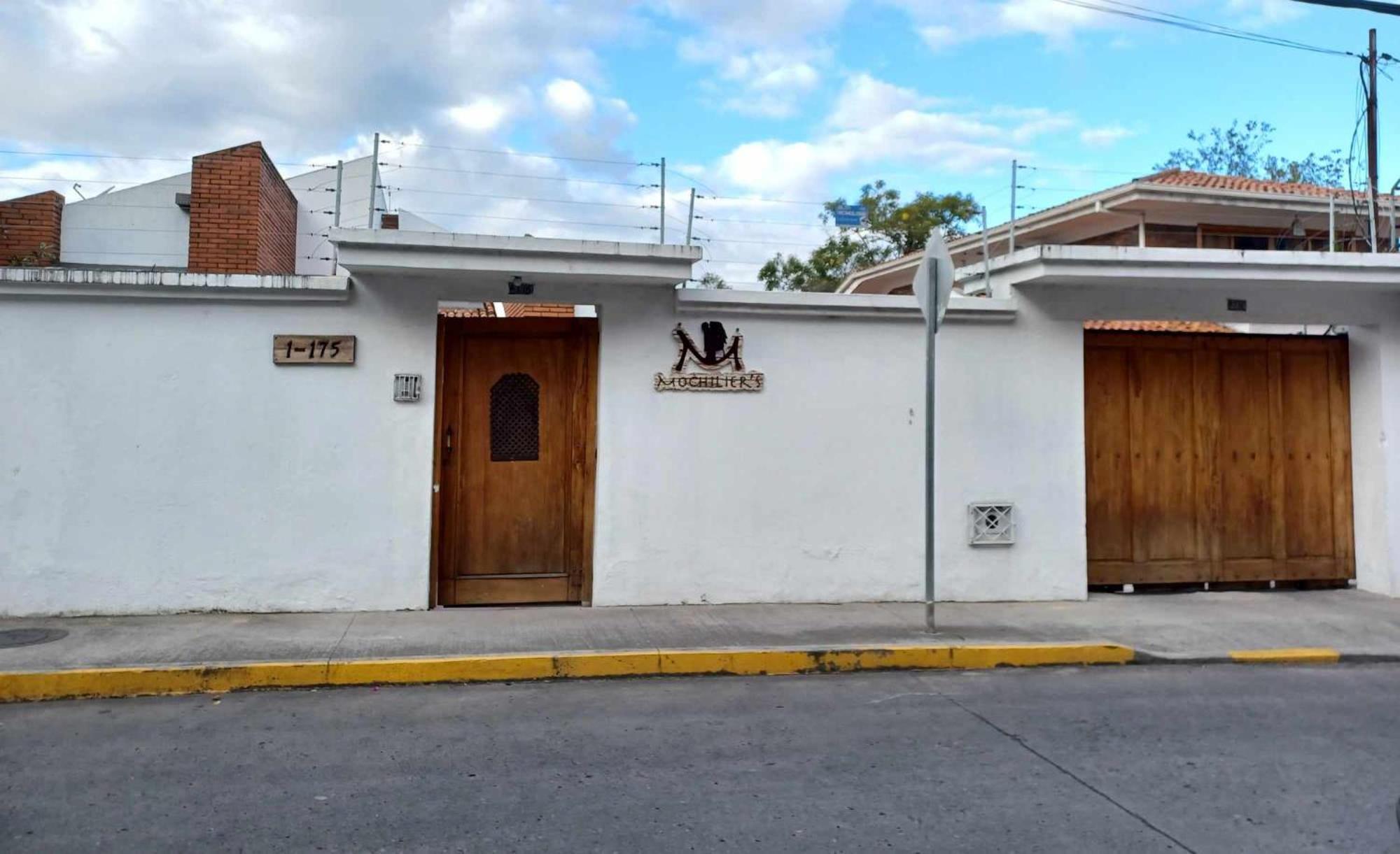 Hostel Mochiliers Bed And Breakfast Cuenca Exterior photo